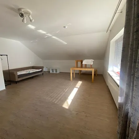 Grosse Dachgeschoss Mit 3 Schlafzimmern, 5 Einzelbetten,balkon